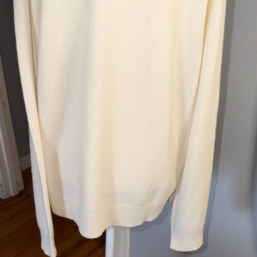 ALLUDE 100% Cashmere Elegant Cream Crew Neck Sweater - Picture 8 of 10